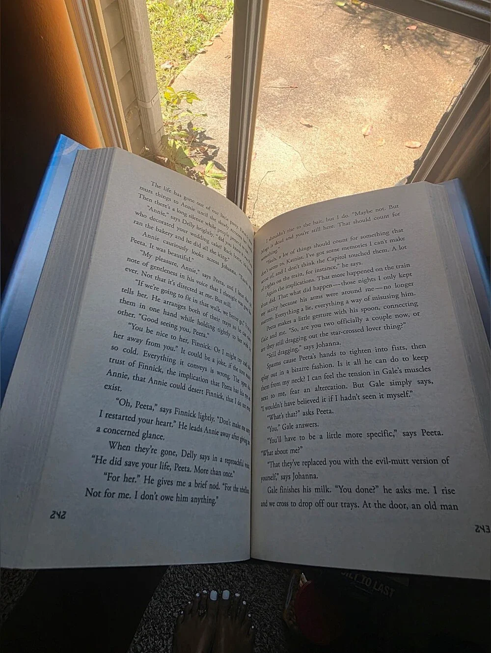 MOCKINGJAY by Suzanne Collins